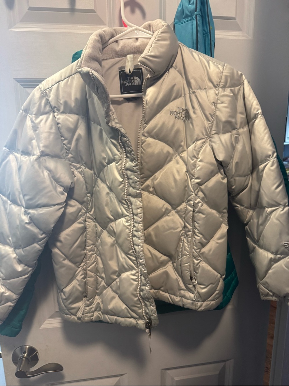The North Face Girls Quilted Puffer Jacket in Light Cream